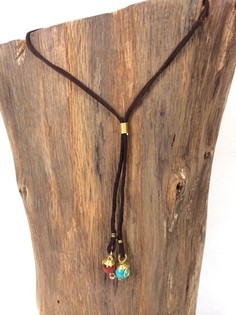 COLLAR CON PIEDRAS AZULES HECHO A MANO ORIGINALS ROJO/MARR&Oacute;N (1 ud.)